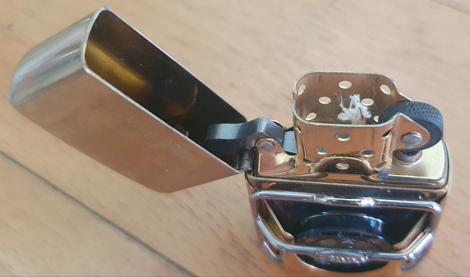 Zippo Accendini: Zippo Explorer Kompass mit Solid Brass Zippo - Rarität – Usato da Bern venduto da Llu 2