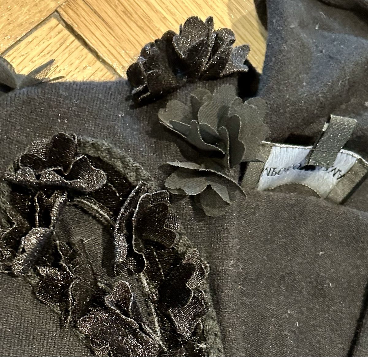 Armani Pullover & Sweatshirts: Armani Pullover mit Blumen-Detail – Neu (gemäss Beschreibung) aus Muttenz von cho_xj52 4