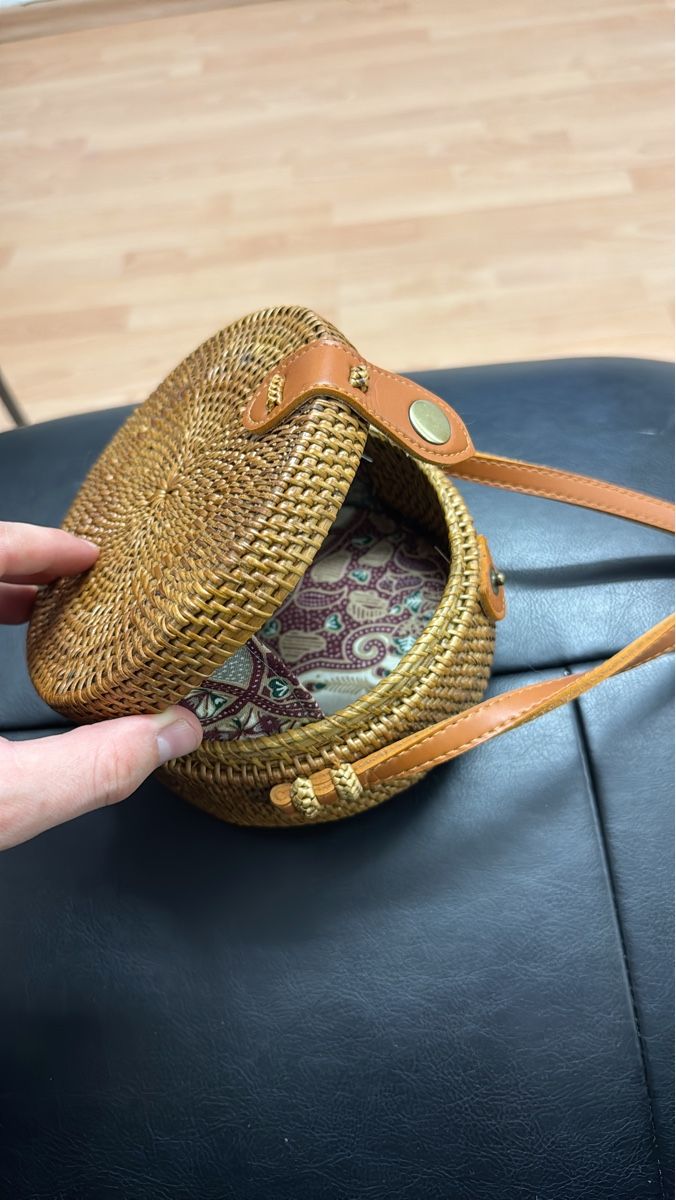 Borse da donna: exotische Runde Handtasche aus Bali – Usato da Ostermundigen venduto da Vangiolillo 2