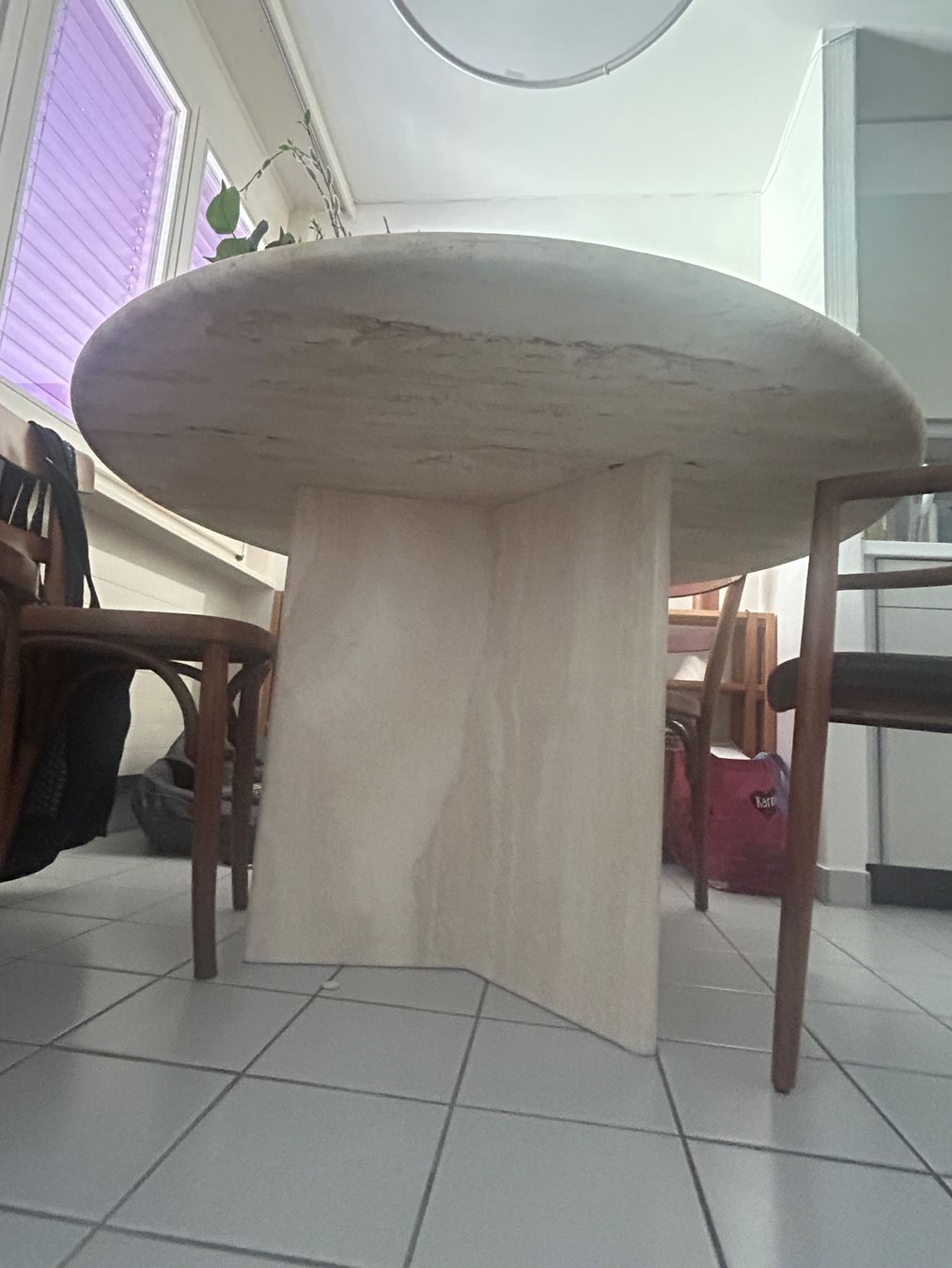 Tische: Table à manger ronde en travertine – Gebraucht aus Vevey von jam_w765 1