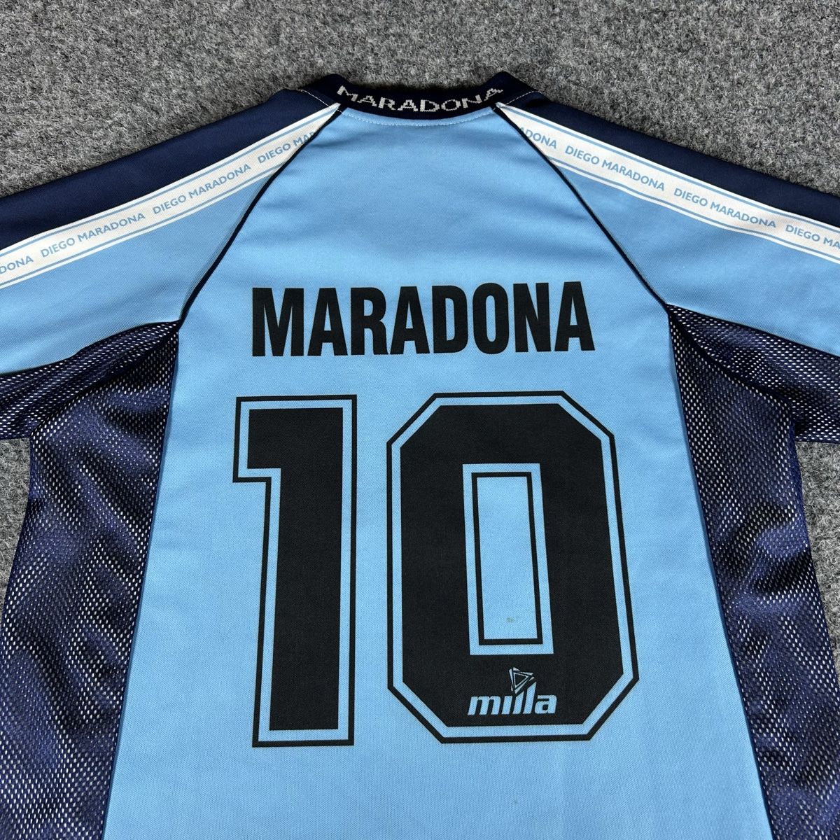 Canottiere & Pantaloni: Maradona signed – Nuovo (secondo la descrizione) da La Sagne NE venduto da Matlasape 8