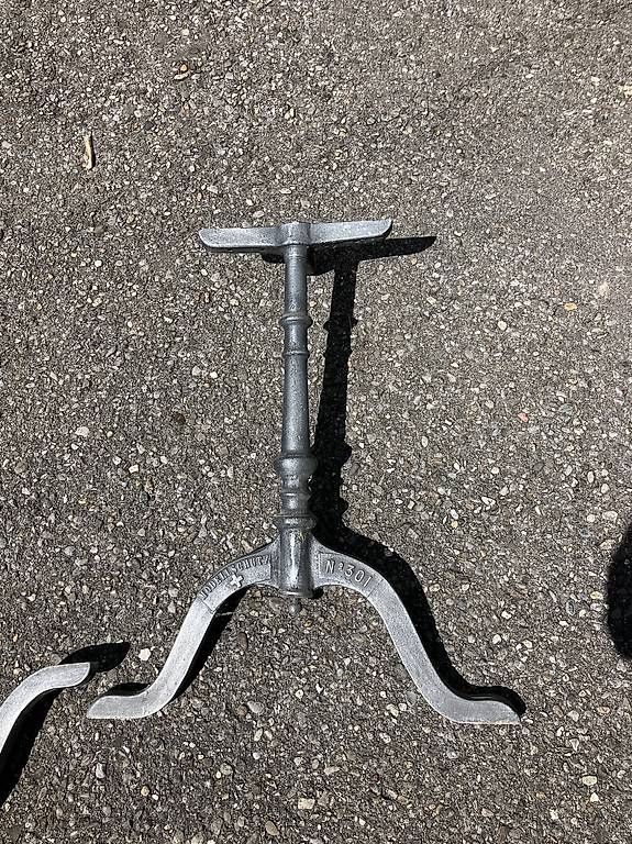 Altri mobili d'antiquariato: Gusseisen Tischbeine Horgen Glarus – Usato da Kriens venduto da Gartenfee03