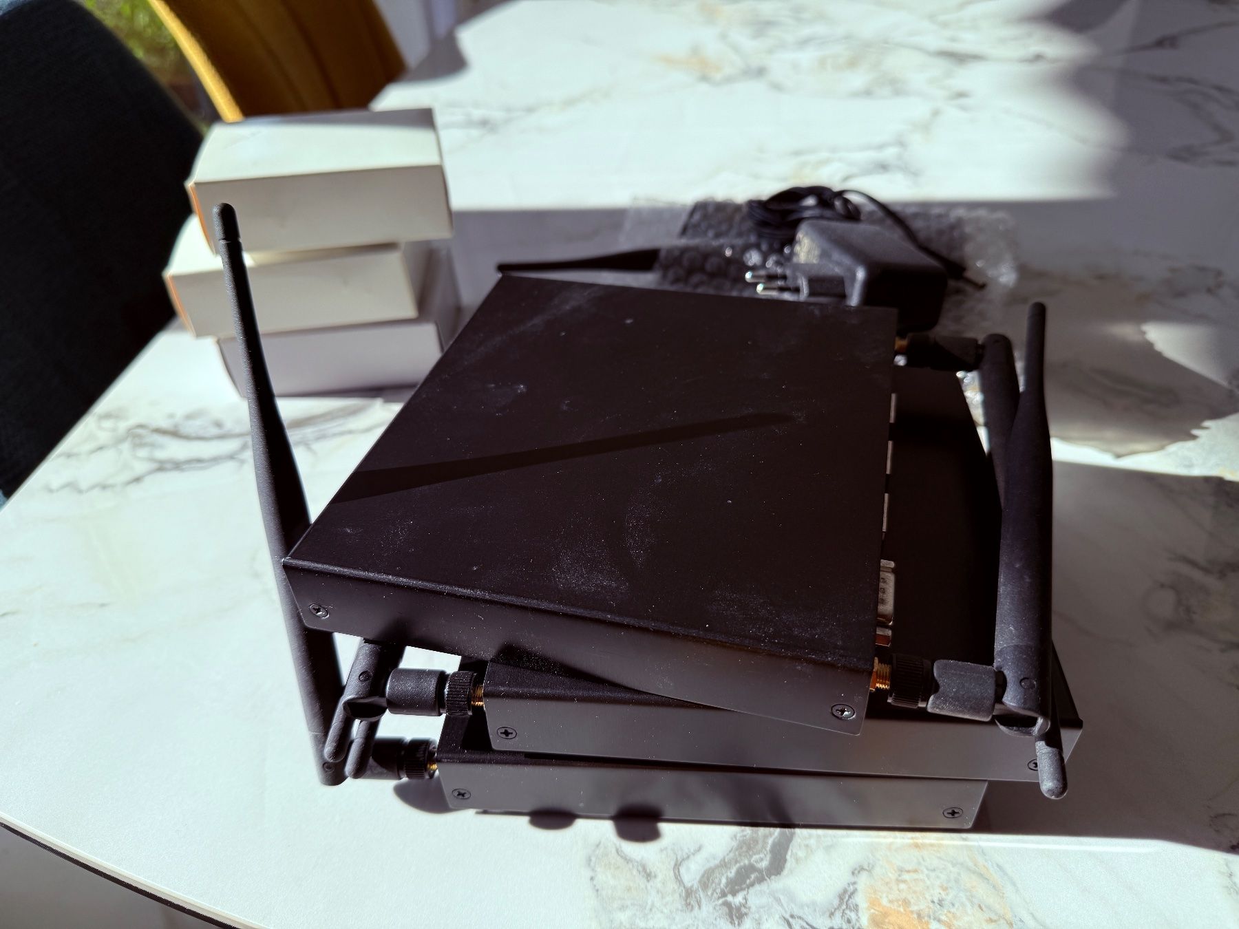 Vente de 4 boîtiers APU2C4 complets, séparément (PC Engines) (Gebraucht ...