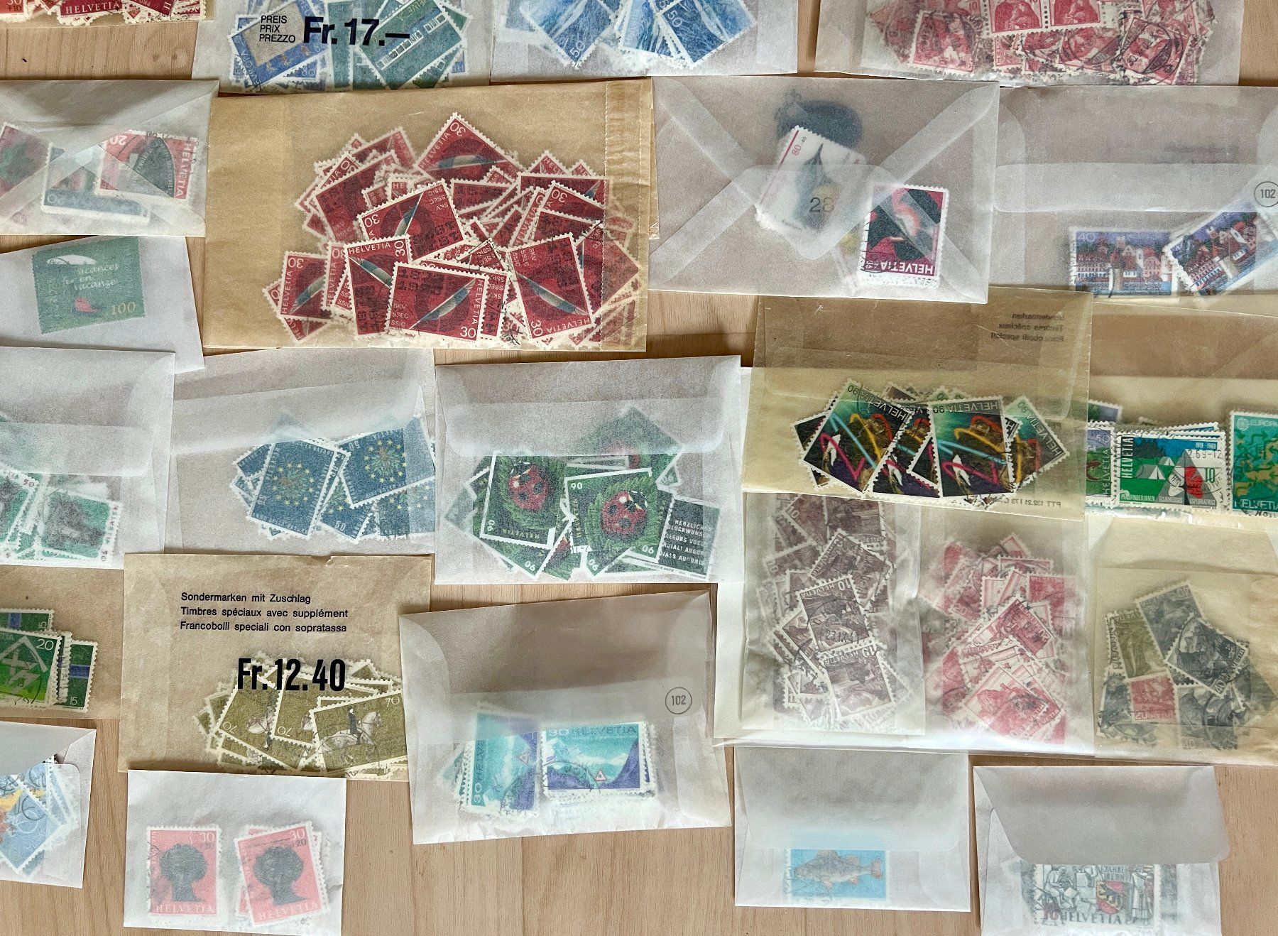 Tous les timbres: Gr. Posten BM CH-Doubletten in kl. Couverts sortiert – D'occasion à Stäfa par Hannahsita14 3