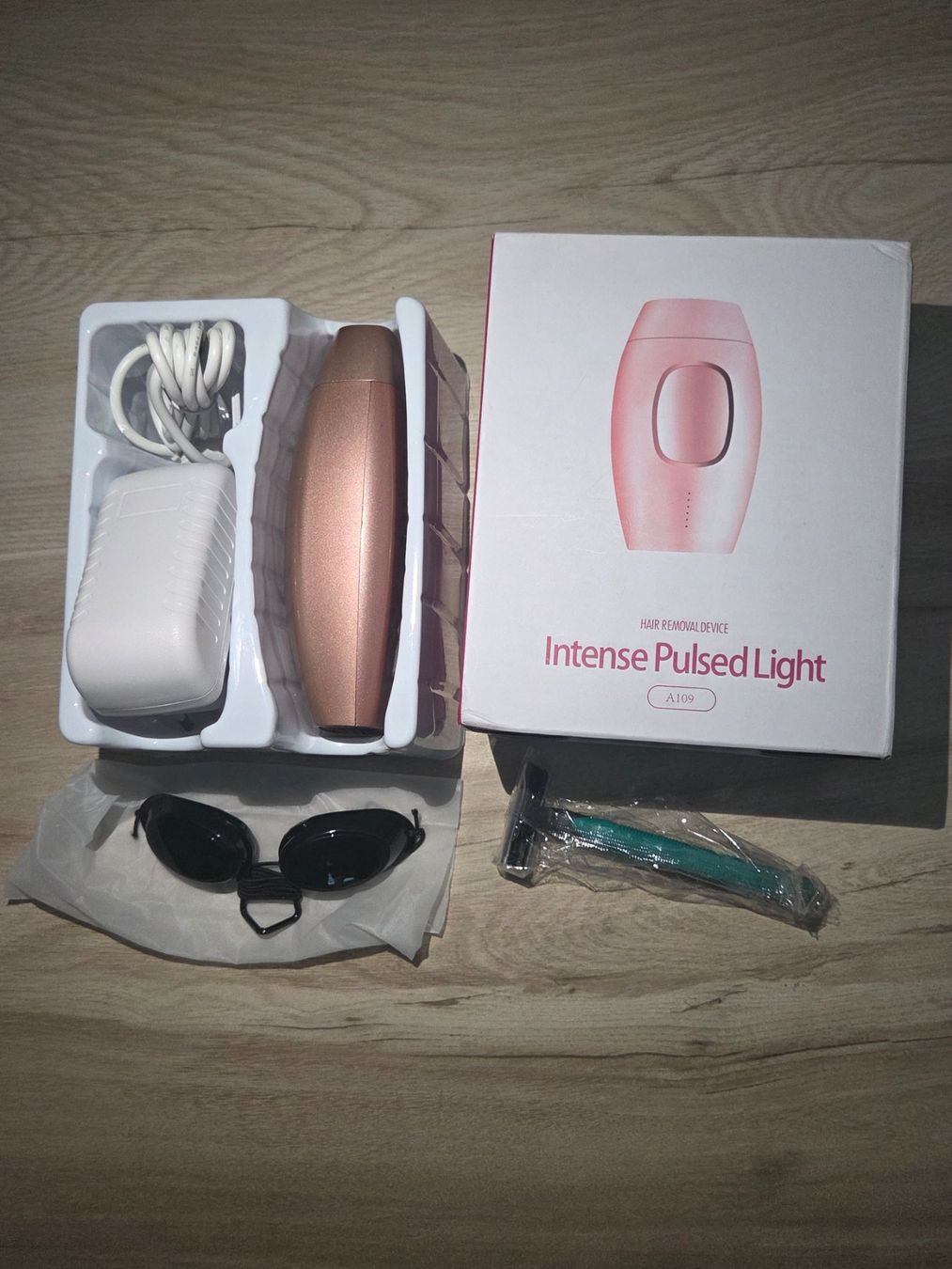 Epilatori: IPL Gerät Haarentfernung, Brille, Rasierer Neu – Nuovo e nell'imballaggio originale da Islisberg venduto da Moonlight98