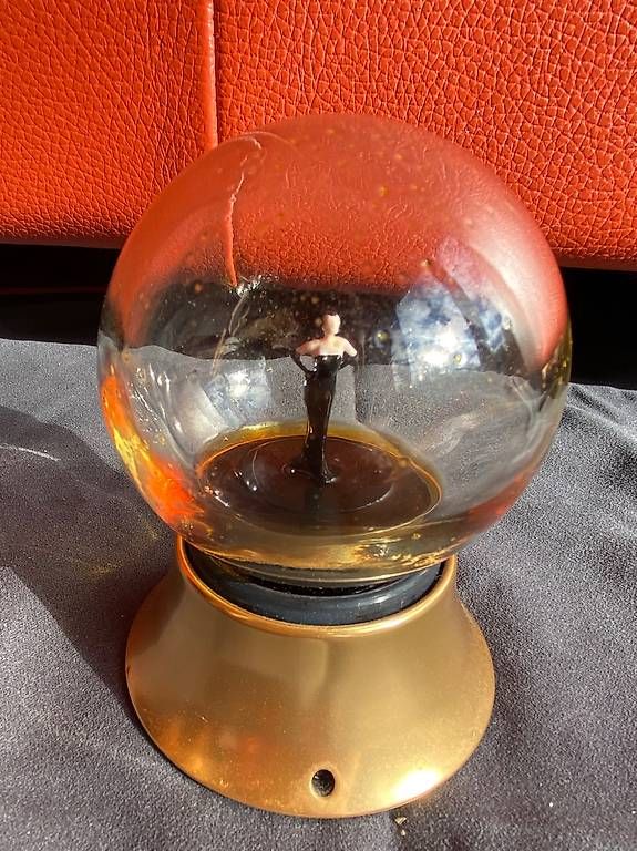 Figurines: BOULE A NEIGE Jean-Paul Gaultier – D'occasion à Bassecourt par reggilou01
