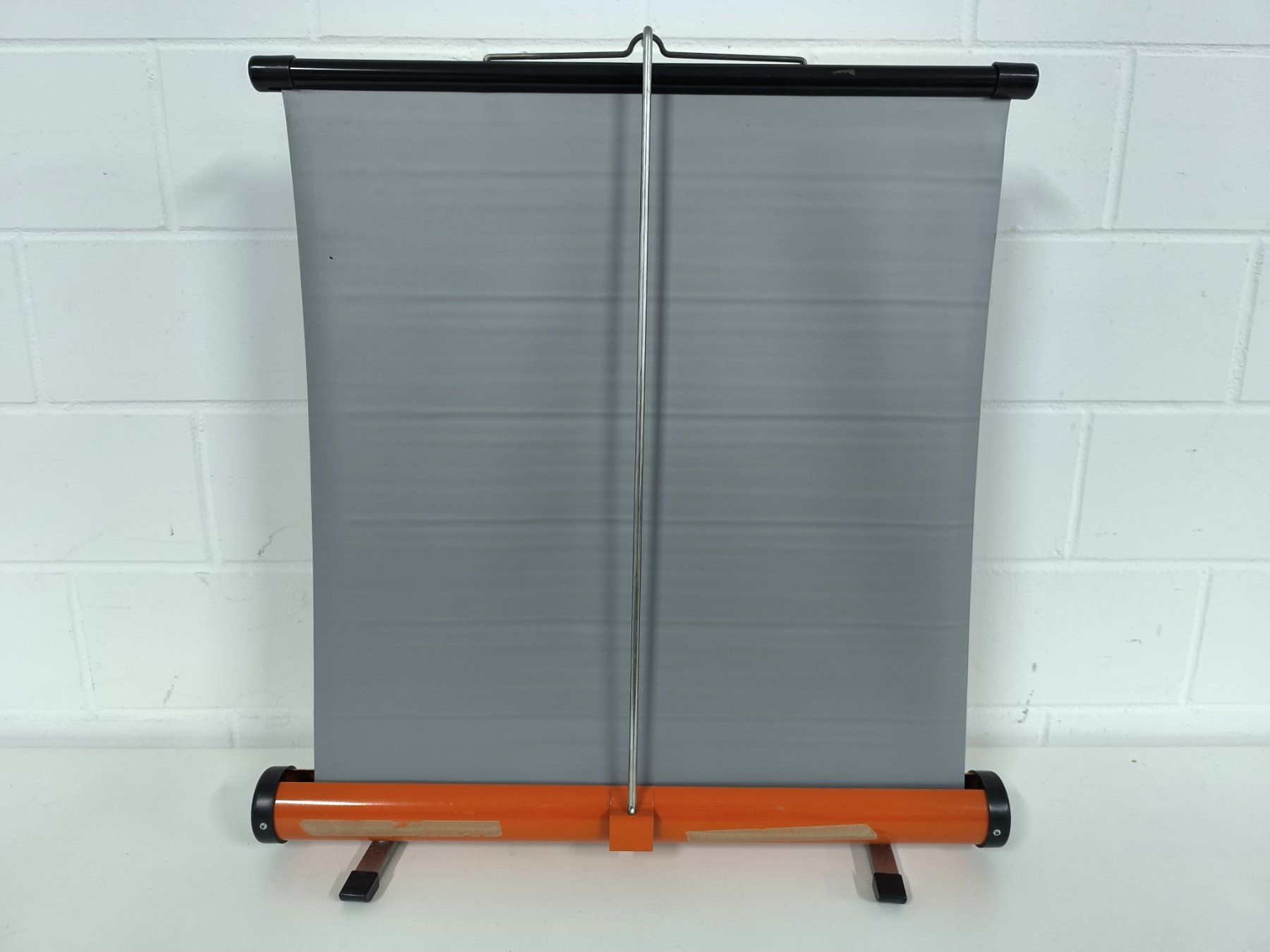 Schermi: Champion Mobile Tischleinwand Beamer Orange Vintage – Usato da Rüti ZH venduto da Restwert_Rueti_ZH 2