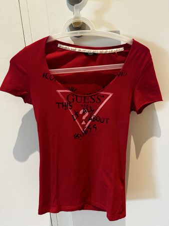 Rotes Guess T-Shirt mit speziellem Print, Grösse XS/ S