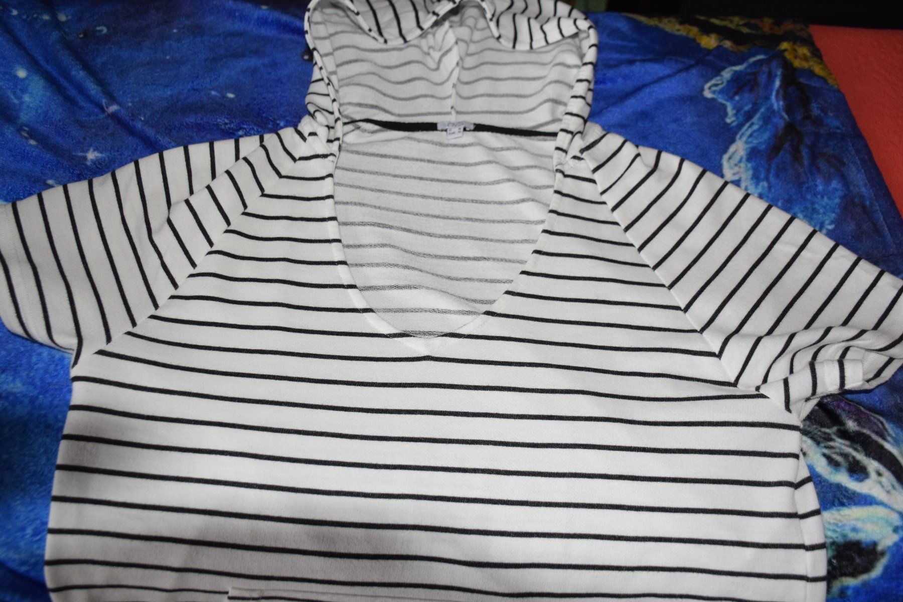 T-Shirts: Damen Kapuzen Shirt Gr M – Gebraucht aus Wetzikon ZH von Wetzicardo25 1