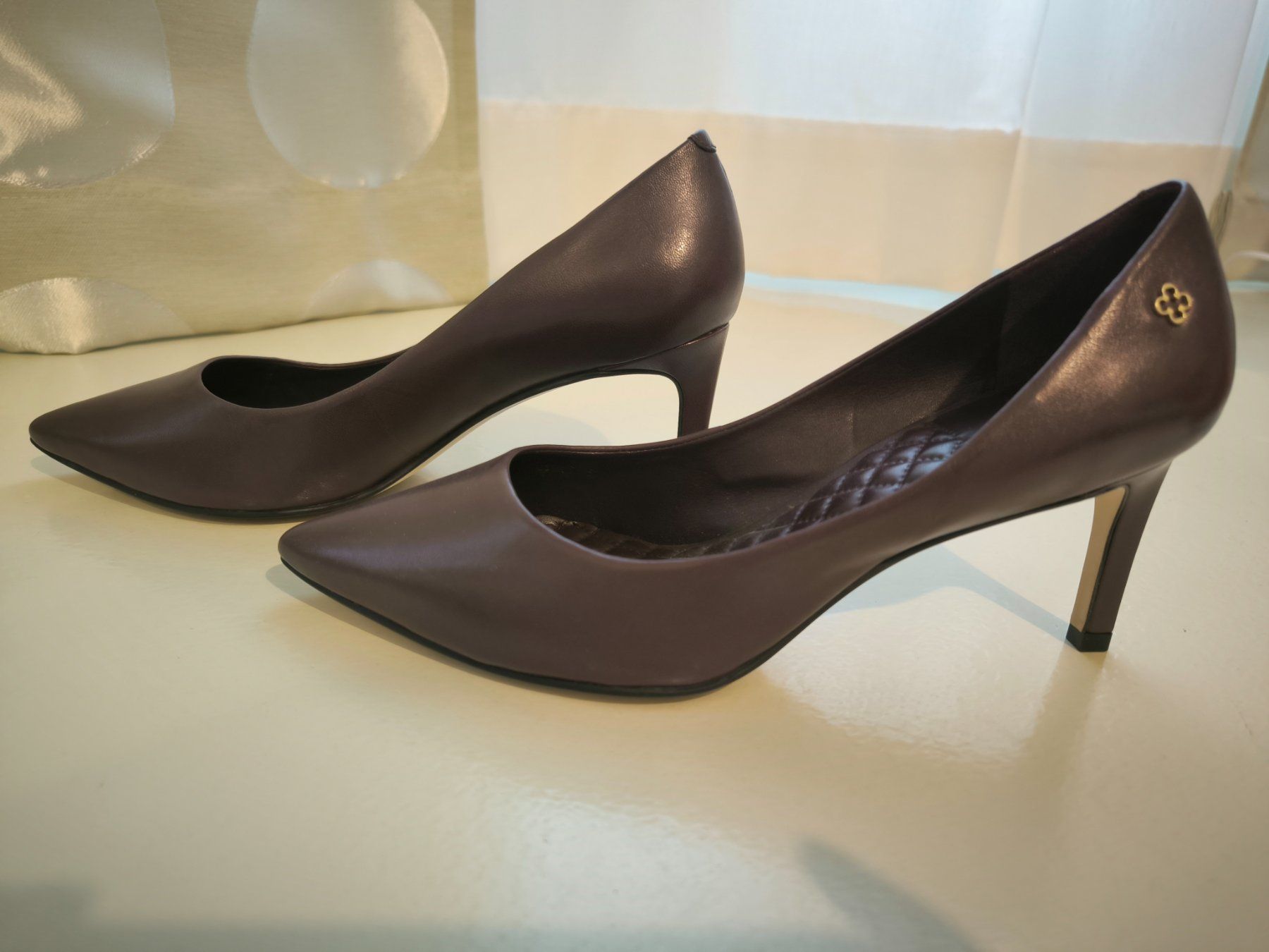 Scarpe da donna: Neuer Echtleder Pumps EU 39 schöne Farbe! – Nuovo (secondo la descrizione) da Wallisellen venduto da C_DM 1