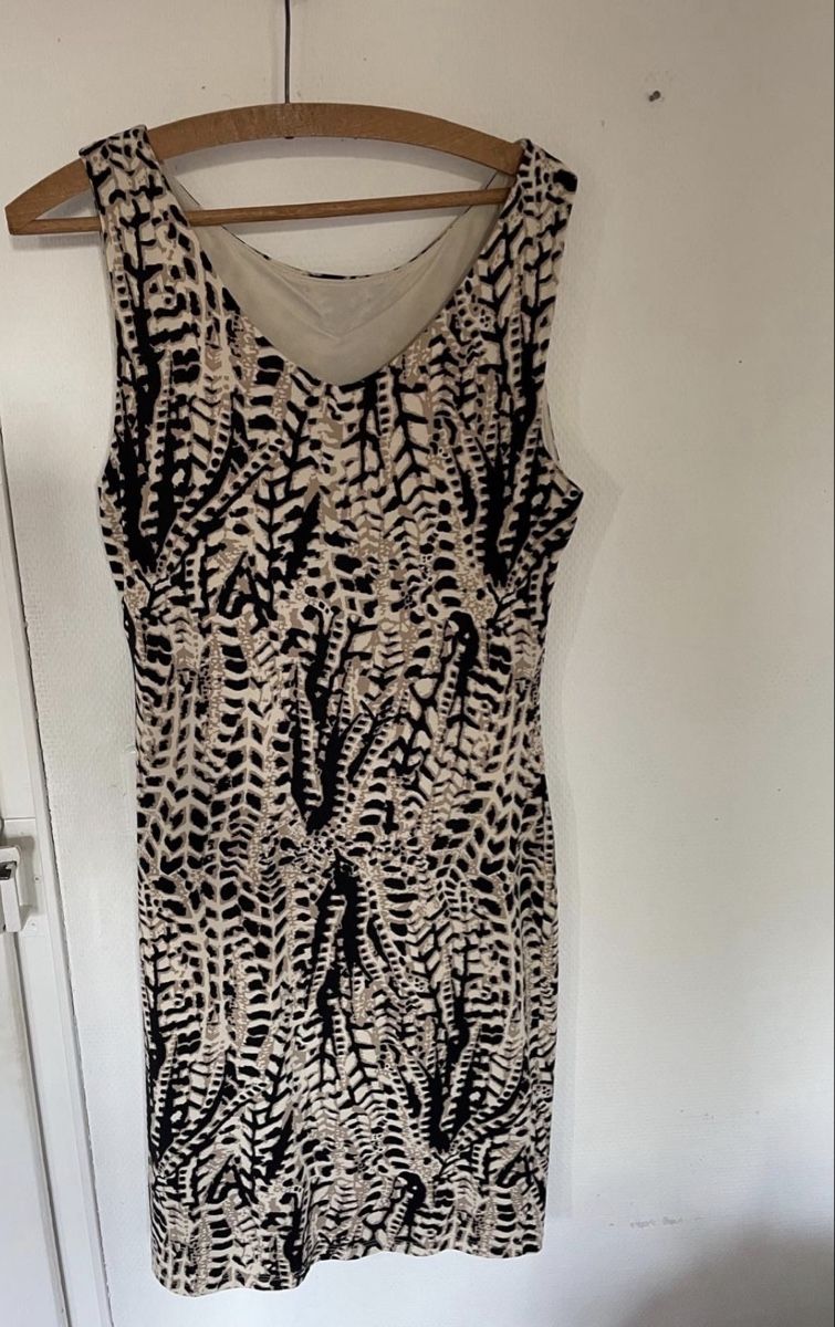 Kleider: GEMUSTERTES DAMENKLEID GRÖSSE M – Gebraucht aus Dübendorf von ali_g7p8