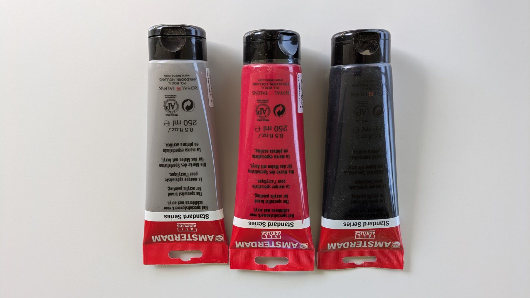 Colori: Amsterdam Acrylic Farben Set, Grau, Rot, Schwarz – Usato da Sachseln venduto da falkster 1