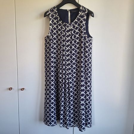 Max Volmarý Kleid Gr. 38, aus Seide, dunkelblau weiss