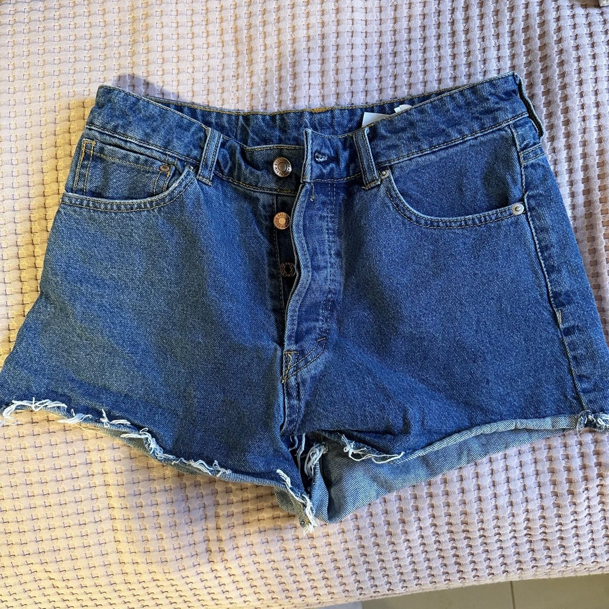 H&M Hosen: Blaue Short von H&M – Neu (gemäss Beschreibung) aus Oberwil BL von viviii.mz 1