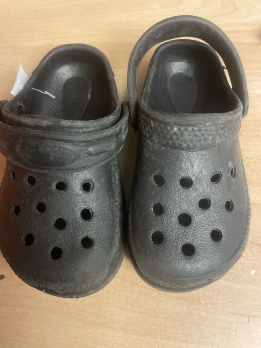 Scarpe per ragazzi: Kinder Clogs/Sandalen Grösse 22 schwarz gebraucht – Usato da Obergerlafingen venduto da cabo4 1
