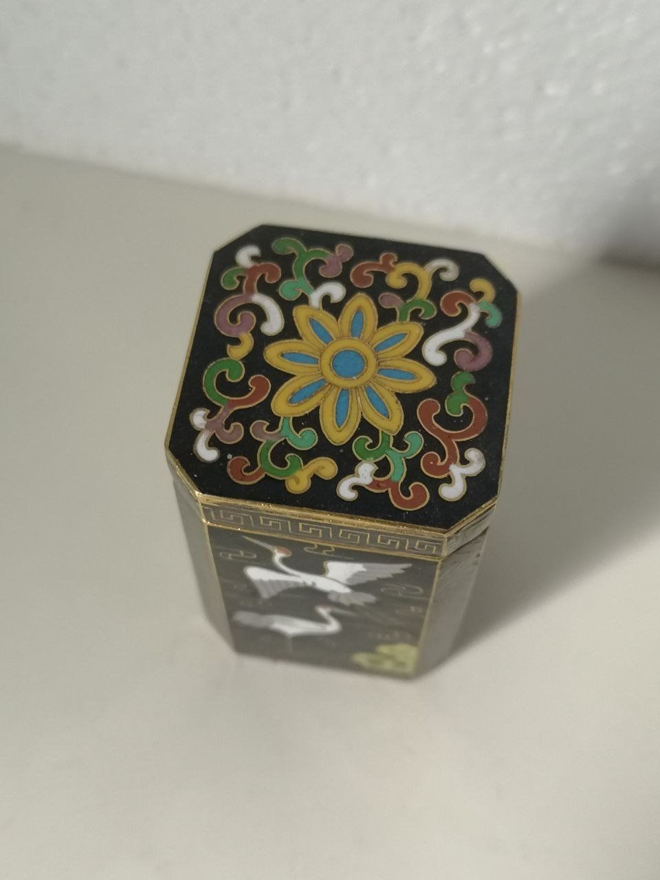 Tutte le decorazioni: Chinesische Cloisonné-Emailledose. – Usato da Bern venduto da Yunkom 3