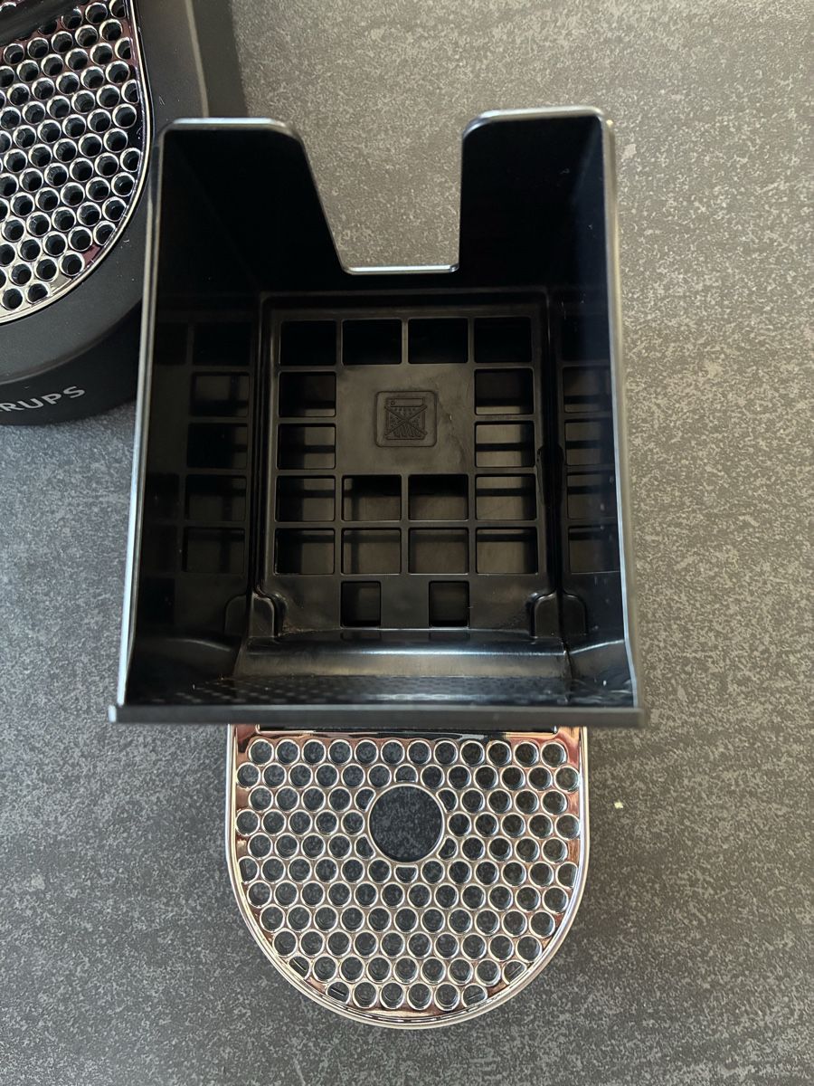 Krups Macchine per caffè & Macchine per espresso: Machine à café Krups Nespresso Citiz  – Nuovo e nell'imballaggio originale da Courgenay venduto da hertzogg 2