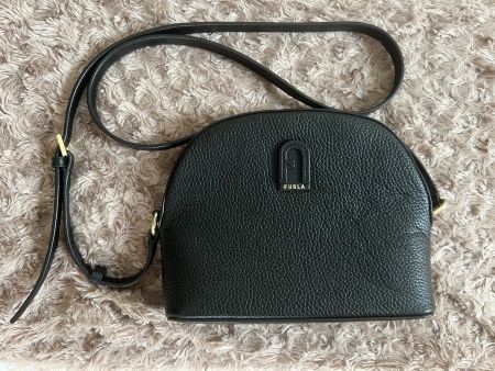 Furla Atena Crossbody Tasche – neuwertig