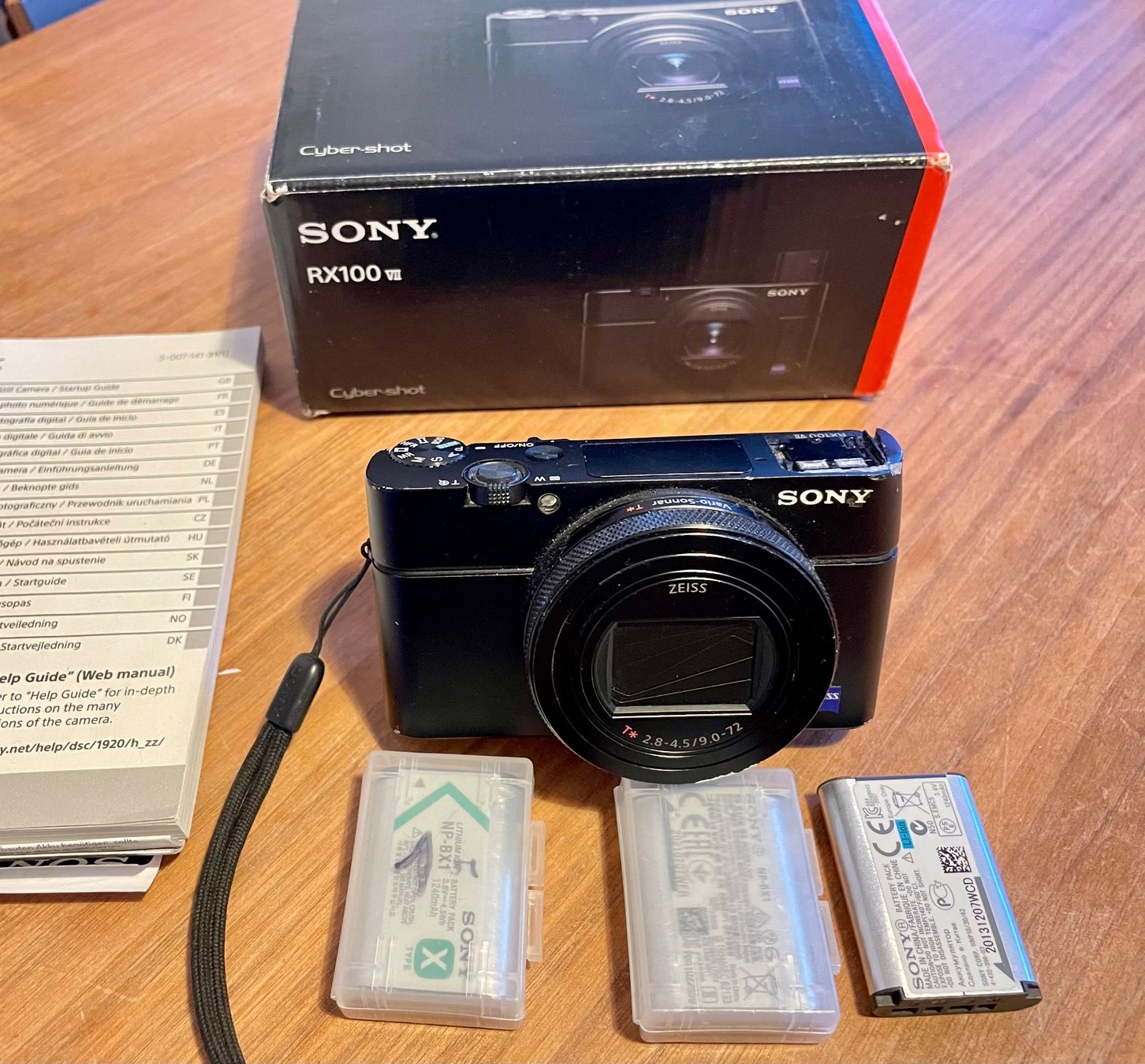 Sony RX100 VII - inkl. 3 Akku - Beschrieb lesen (Gebraucht) in Davos ...