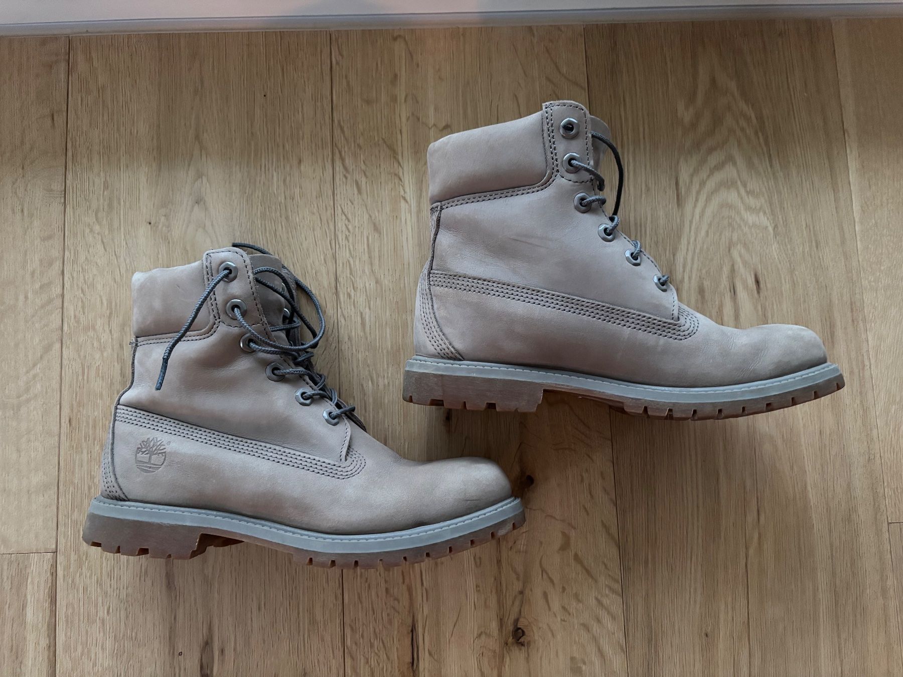 Timberland Scarpe da uomo: Timberland Boots / Lederschuhe grau – Usato da Winznau venduto da Lauralavera1