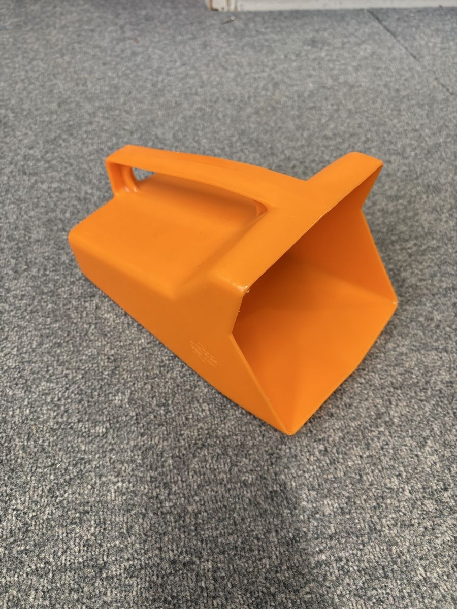 Boote: Bootschöpfer orange Kunststoff – Gebraucht aus Richterswil von Martin01016