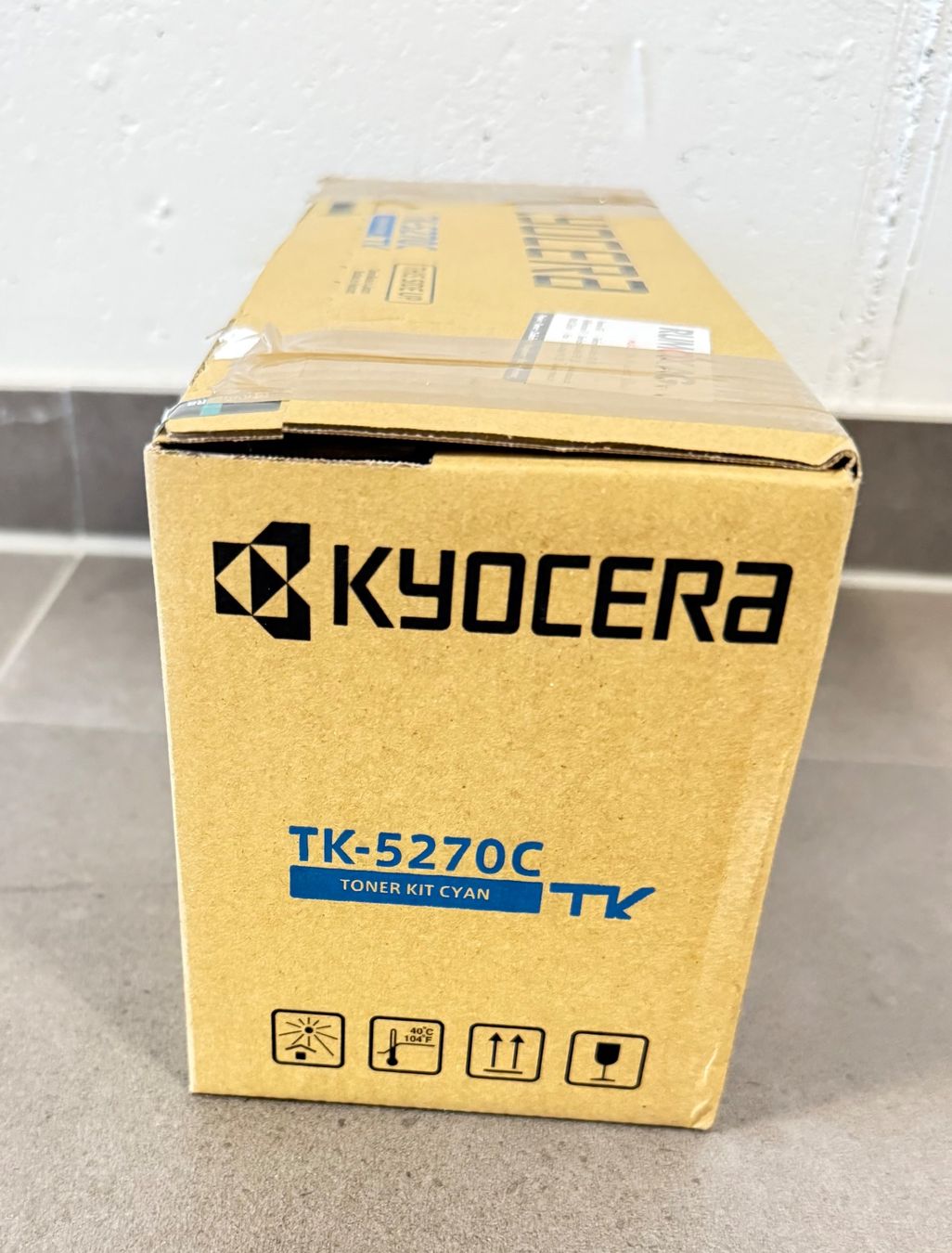 Kyocera Cartucce per stampanti & toner: Kyocera ECOSYS Toner TK-5270C – Nuovo e nell'imballaggio originale da Lausen venduto da Albprint 1