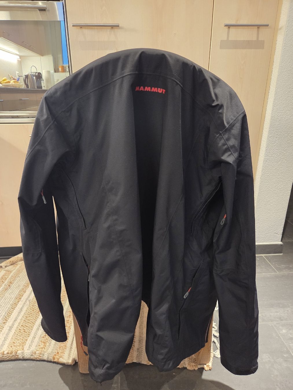 Mammut Giacche: Mammut Regenjacke Schwarz Grösse M – Usato da Beckenried venduto da Tree_sells 2