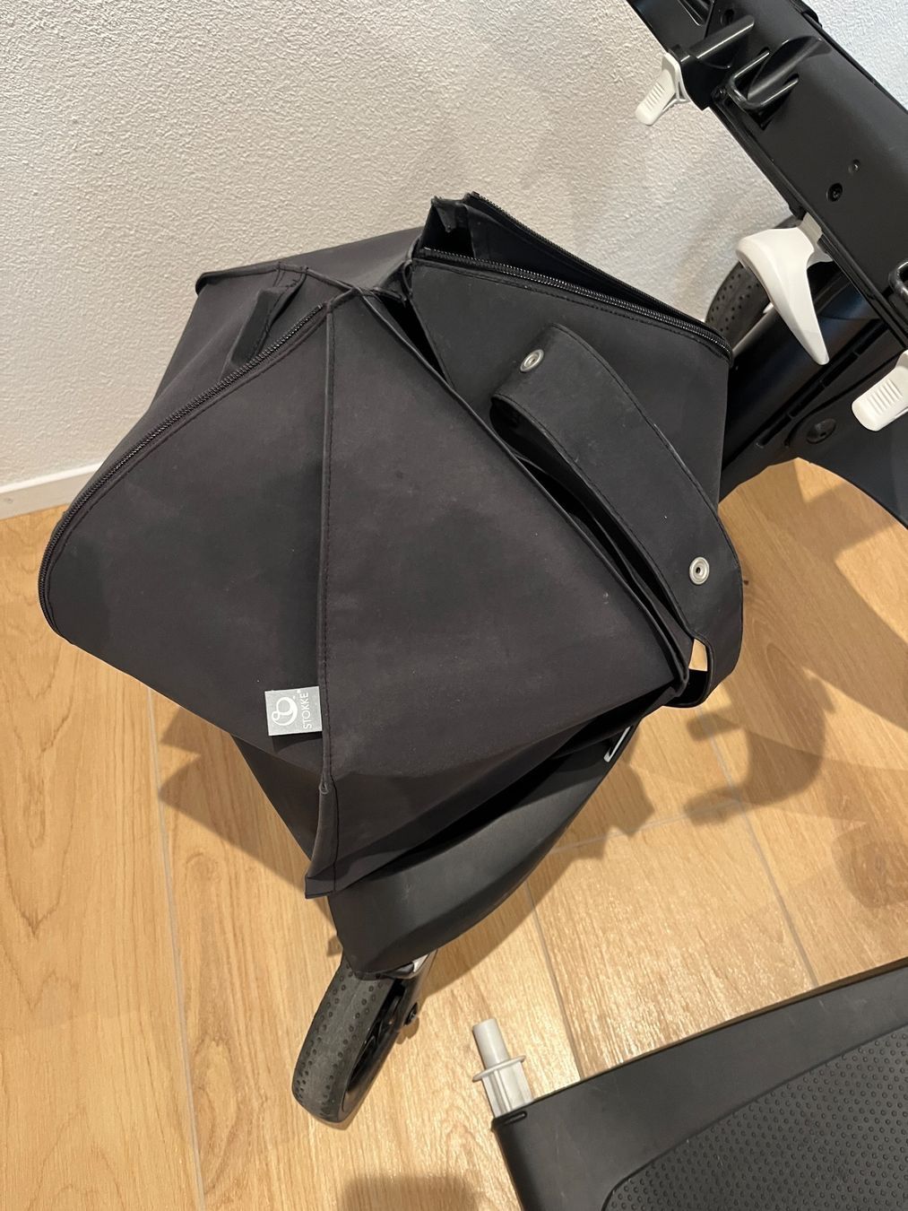 Stokke Poussette: Stokke Xplory V6 schwarz – D'occasion à Sennhof par Dealmonster 7