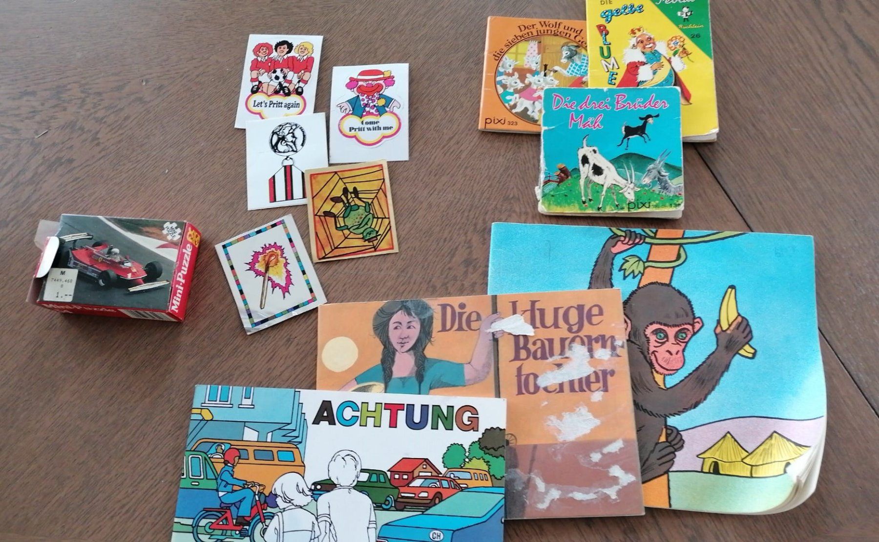 Libri: alte Kinder-, Malbücher und Sticker – Usato da Grächen venduto da Hel7890