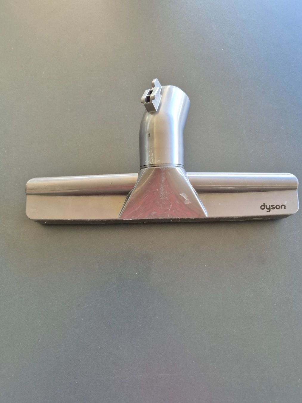 Dyson Autres articles pour la maison: Dyson Staubsaugebodendüse – D'occasion à Lalden par aneleh58