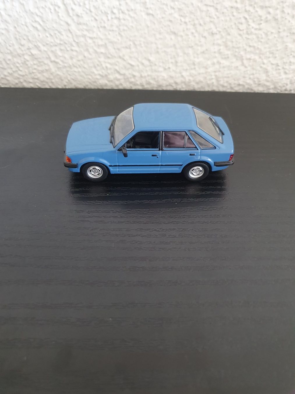 Ford Modellini d'auto: Blauer Ford Escort MK3 Modellauto 1:43 – Nuovo (secondo la descrizione) da Wiedlisbach venduto da leiku88