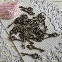28 Anhanger Charm Metall mini Schlüssel clé pendentif