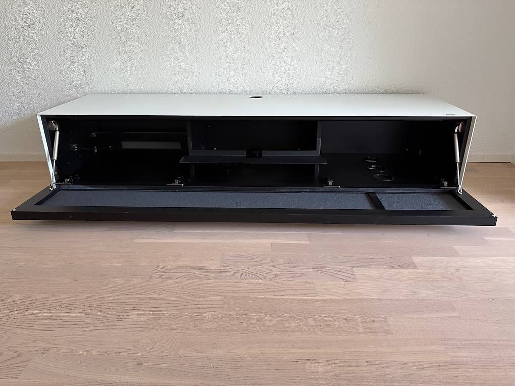 Spectral Mobili TV: Spectral TV-Möbel / Design-Sideboard aus Milchglas – Usato da Gunzwil venduto da M9 3