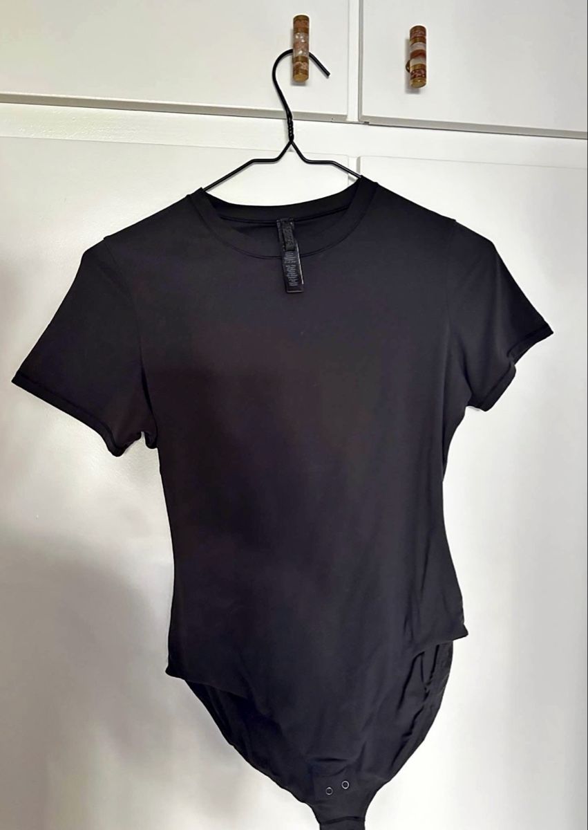 Skims T-shirt: Skims body tshirt – Nuovo (secondo la descrizione) da st prex venduto da magdalenaonline 1