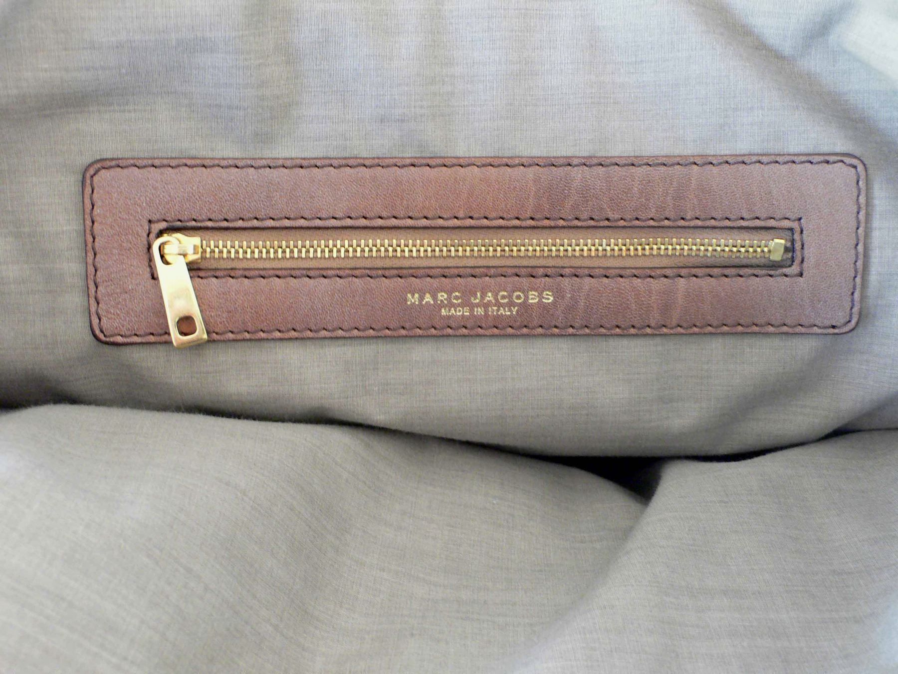 Marc Jacobs Borse da donna: Seltene Marc Jacobs Handtasche in Stepp-Optik neuwertig – Nuovo (secondo la descrizione) da Zürich venduto da dulceamargo 4
