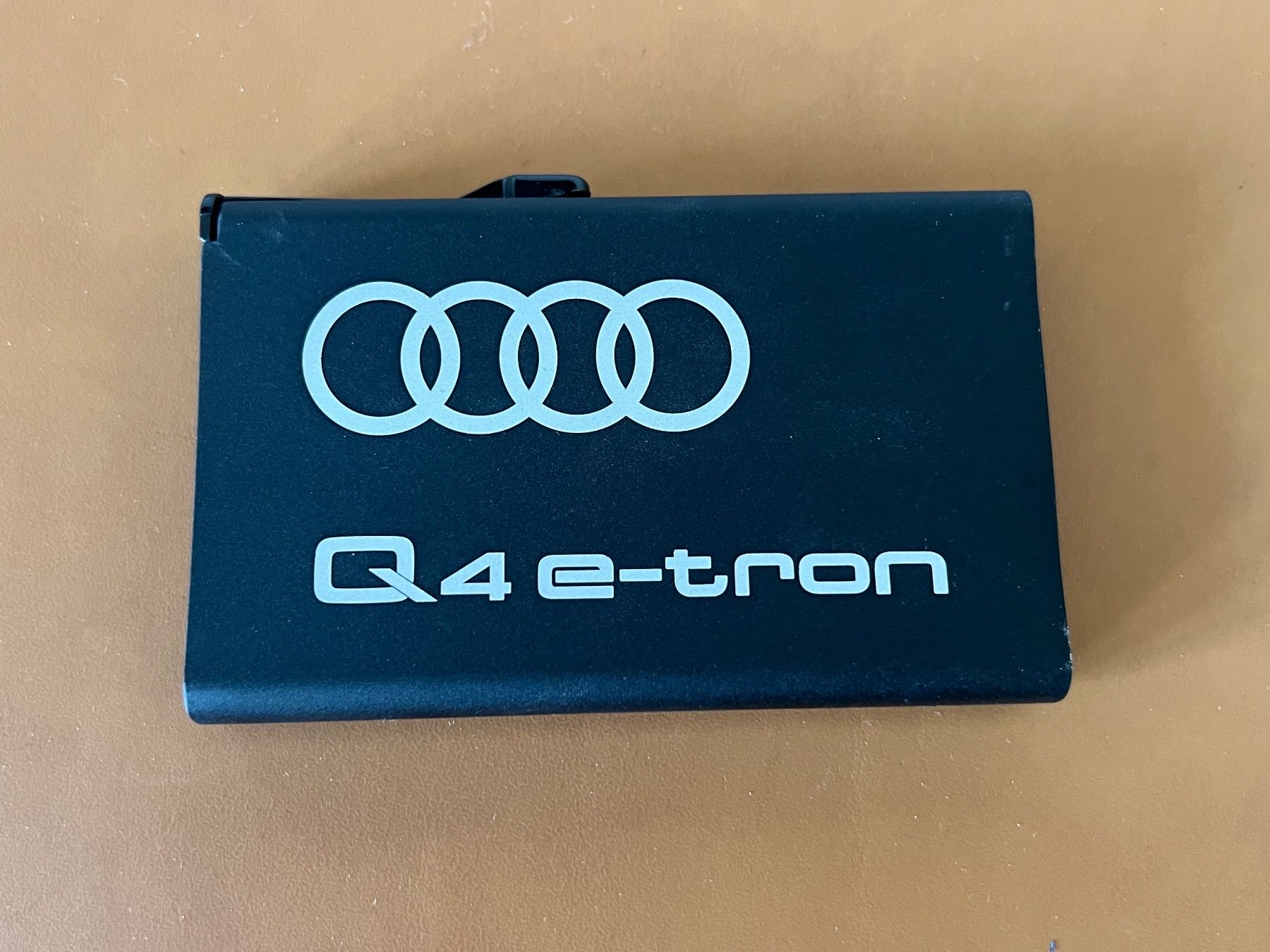 Portafogli: Cardholder Audi Aluminum Neu – Nuovo e nell'imballaggio originale da Unterseen venduto da Fruchtfleisch 2
