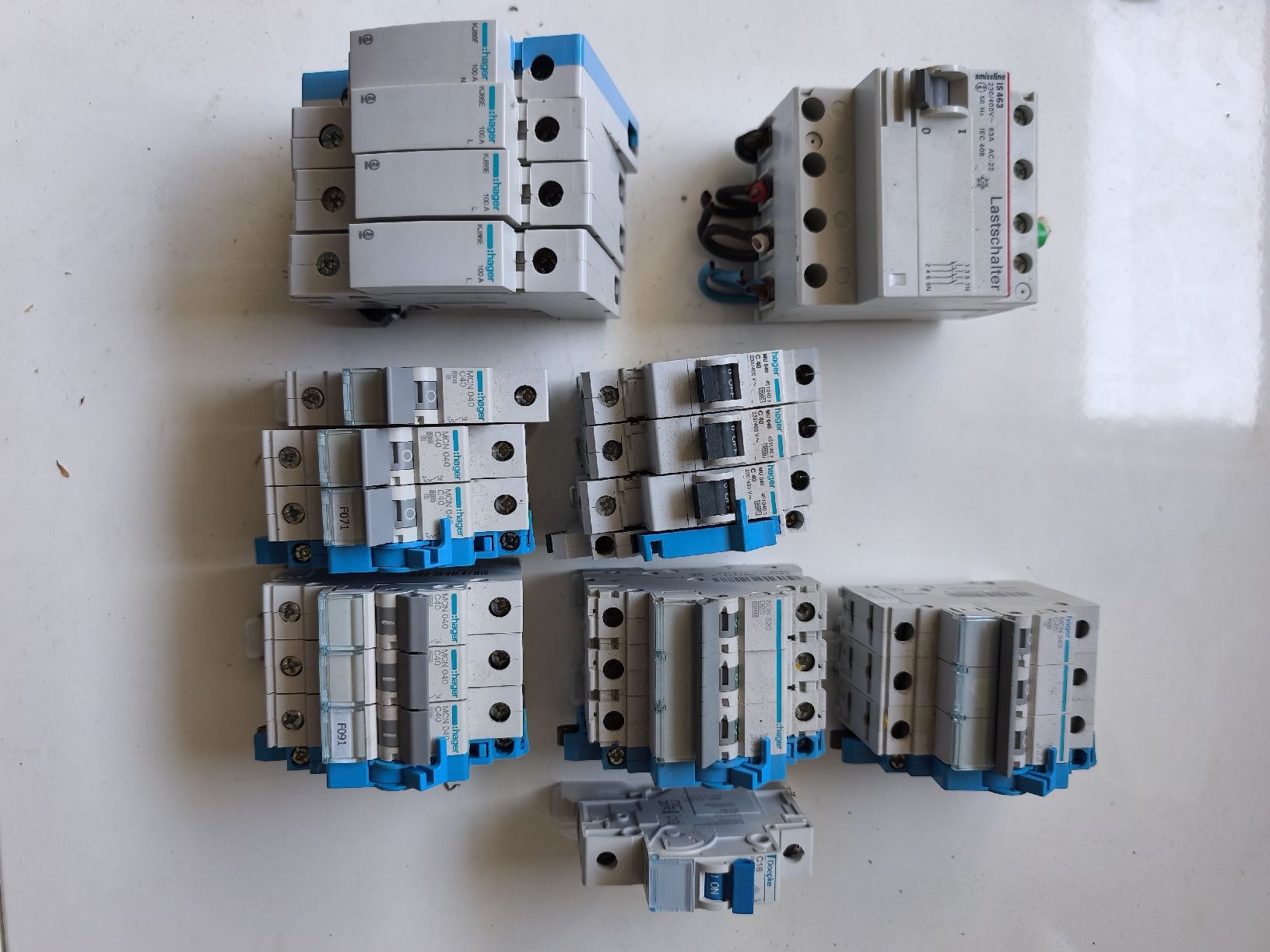 Hager Elektronikbauteile: diverses Hager etc. – Gebraucht aus Balterswil von RequireQuagmire