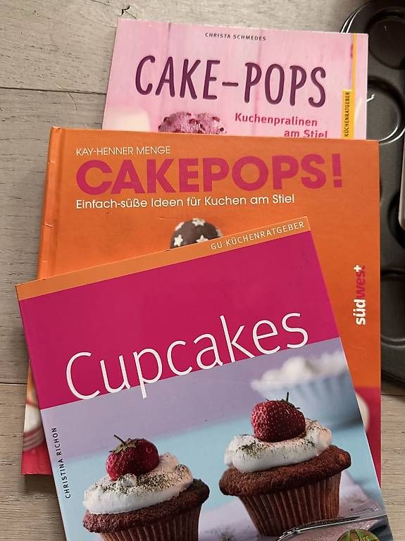 Moules à gâteaux: Cupcakes und Cakepops Backuntensilien  – D'occasion à Kilchberg ZH par sporty_alex 2