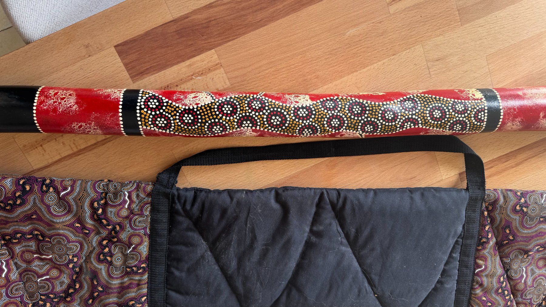 Musikinstrumente: Didgeridoo bemalt Aboriginal mit Tasche, Brisbane (~100 cm) – Gebraucht aus Bertschikon Gossau von jreutemann 3