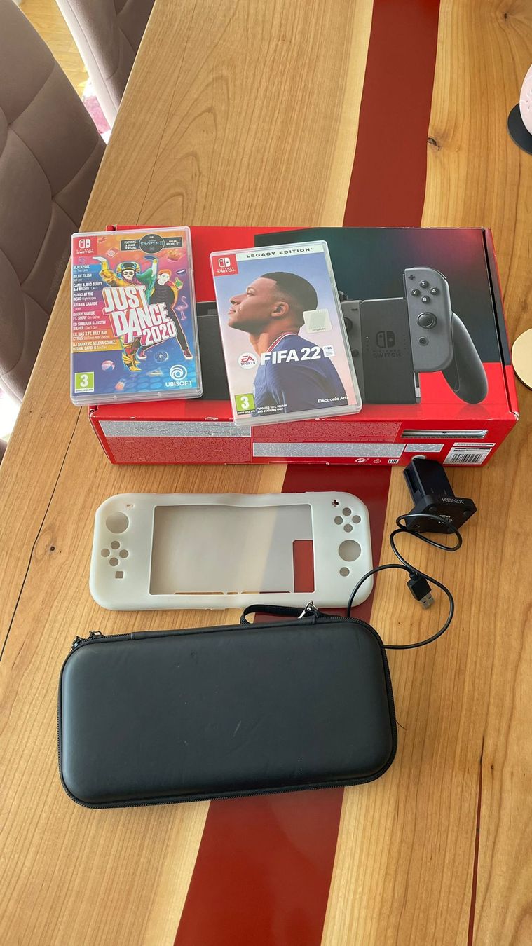 Nintendo Konsolen: Nintendo Switch Bundle +FIFA 22 & Just Dance 2020!+card64gb – Gebraucht aus Luzern von Vitucci01 4