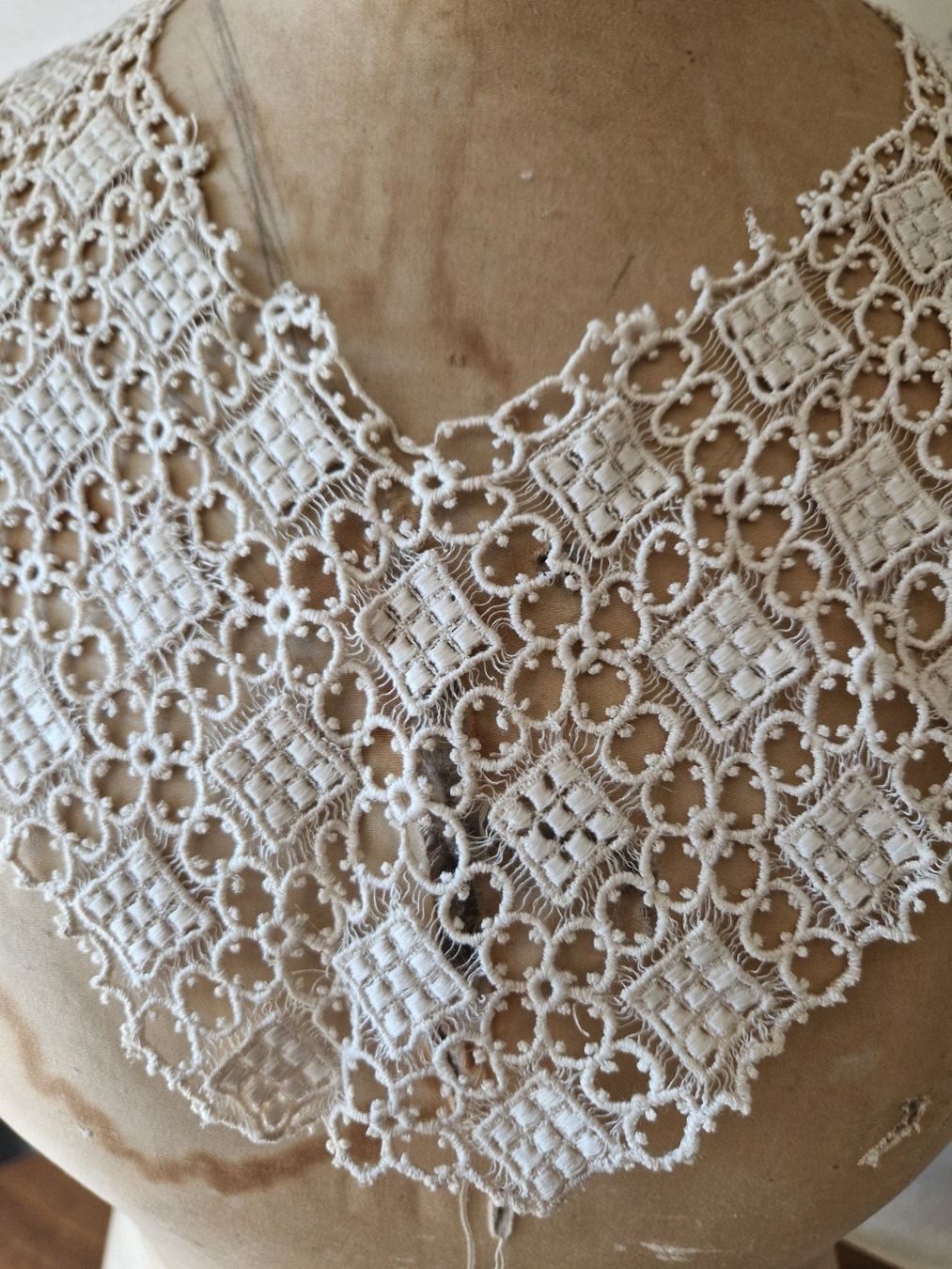 Biancheria da letto: Antiker Kragen – Usato da Bern venduto da Antikbatik 1