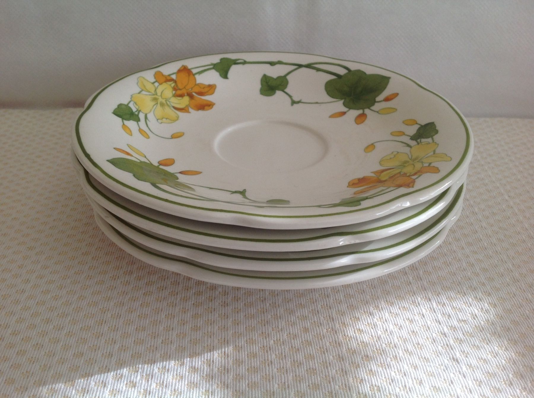 Villeroy & Boch Tazze: Villeroy & Boch - Geranium - 4 soucoupes – Usato da Sion venduto da accroshoes