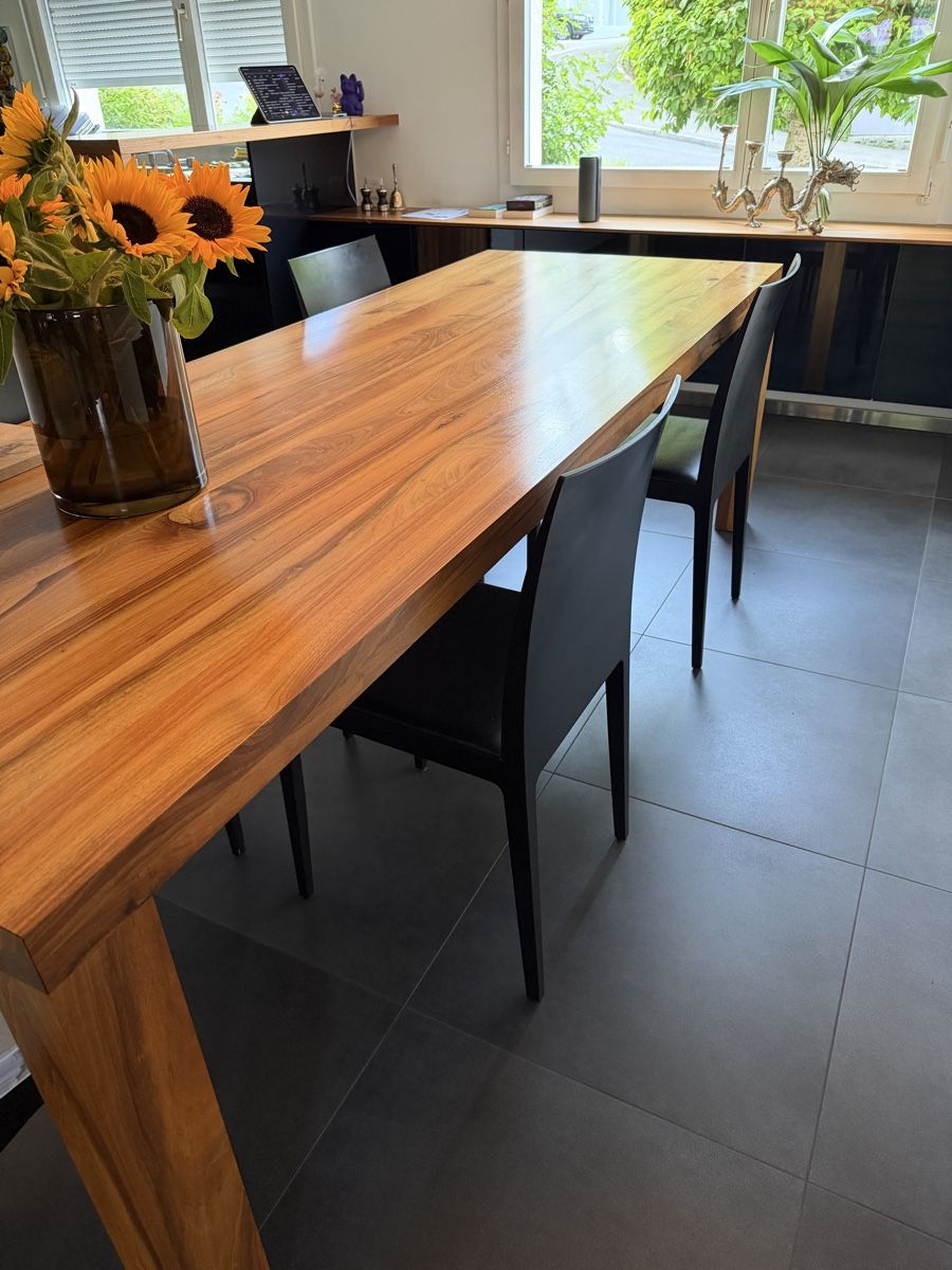 Tavoli: Esstisch Nussbaum Holz massiv 250x90 – Usato da Adliswil venduto da daniel.waldmeier 4