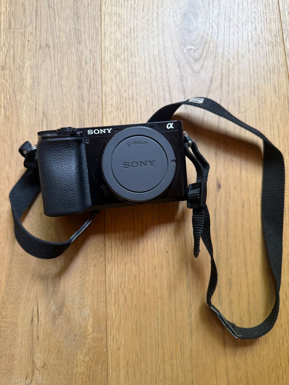 Sony Kamera: Sony Alpha a6100 mit Sigma 30mm f/1.4 DC DN – Gebraucht aus Bern von ann_hs9l