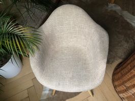 Gemütlicher Sessel im Retro Design mit Holzfüssen, Top!
