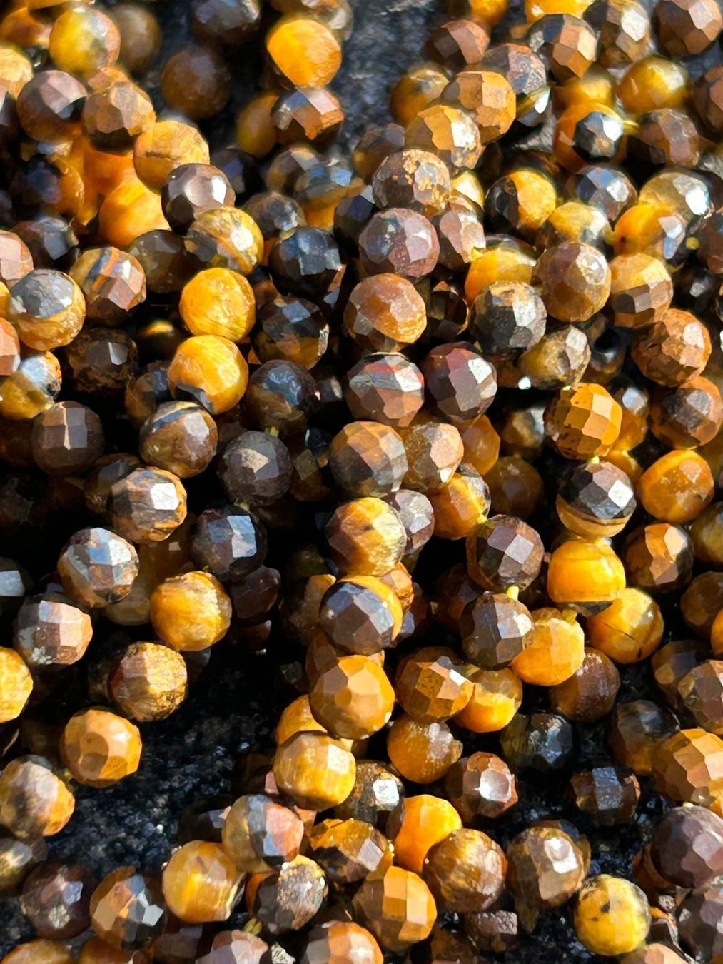Pietre preziose: Strang echte facettierte tigerauge Kugeln 2 mm – Nuovo e nell'imballaggio originale da Niederrohrdorf venduto da Ytobi 1