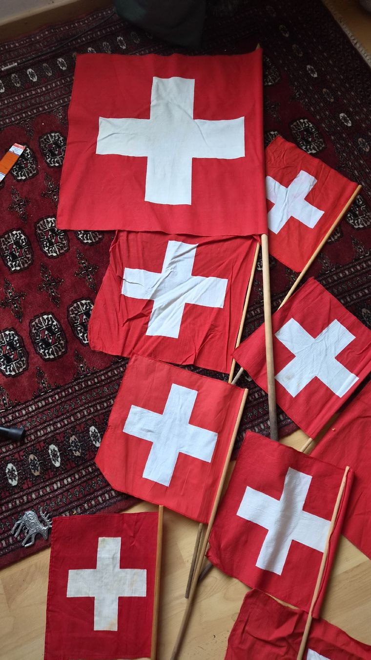 Bandiere: Schweizer Fahnen Vintage – Usato da Kölliken venduto da Upcycling-by-Mc-TAM 2