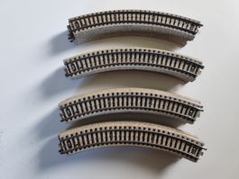 19 rails courbes Märklin n° 5120 en bon état.