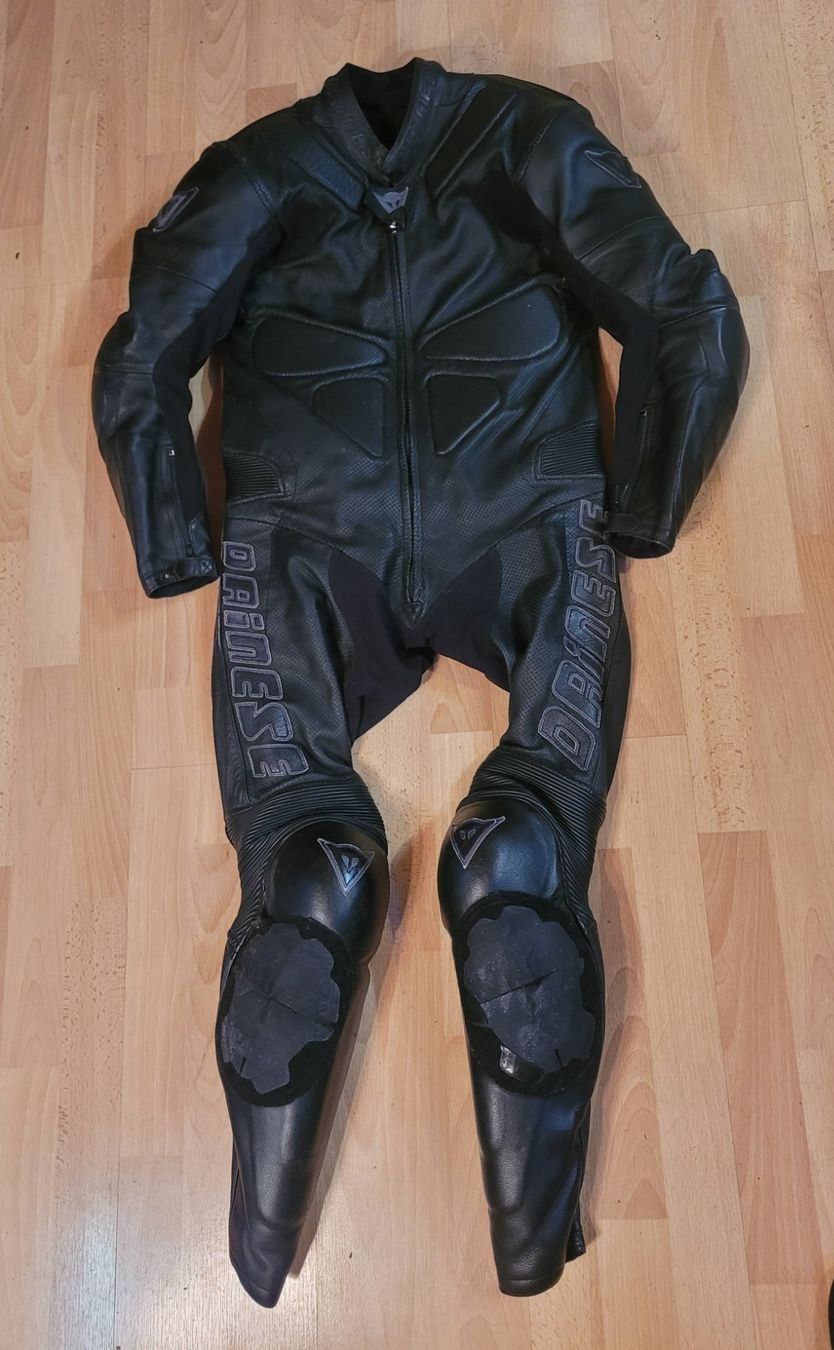 Dainese Completi: Dainese Lederkombitöffkombi gr 46 – Usato da Zürich venduto da A.Zickler