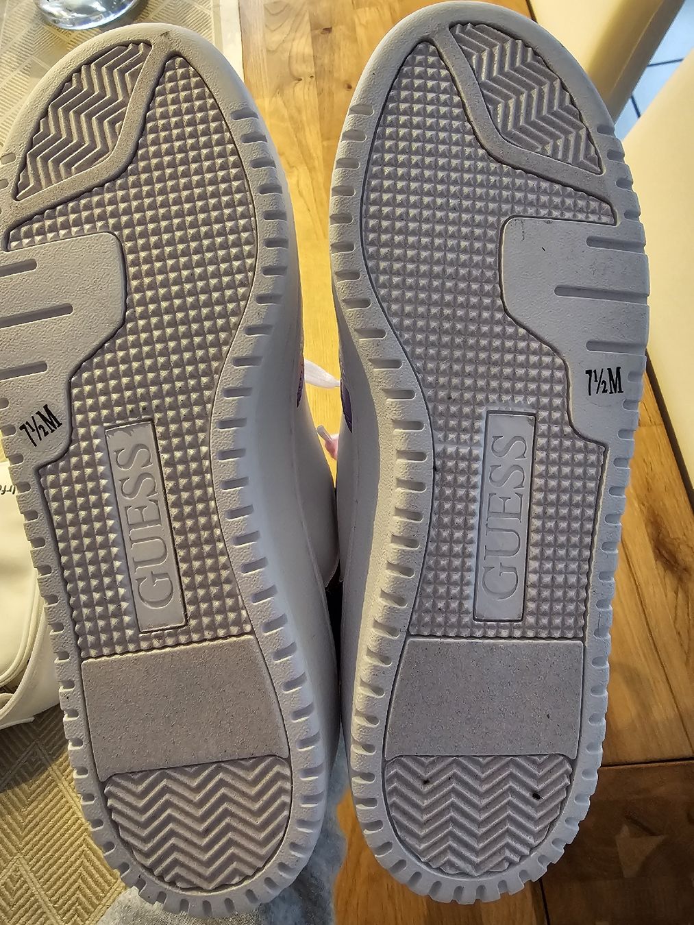 Scarpe da donna: Guess sneaker gr. 7.5 (ca 38) – Nuovo e nell'imballaggio originale da Wetzikon ZH venduto da cid_veronika 3